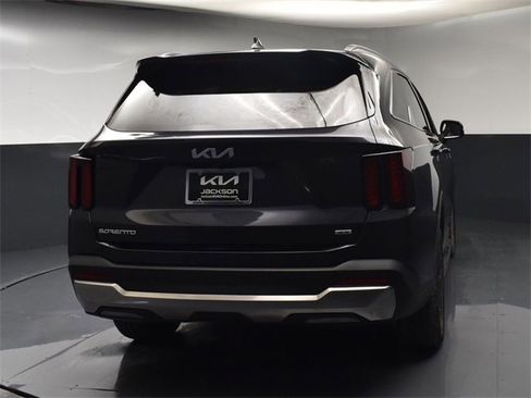 Certified 2025 Kia Sorento S w/ Panoramic Sunroof Package image 7