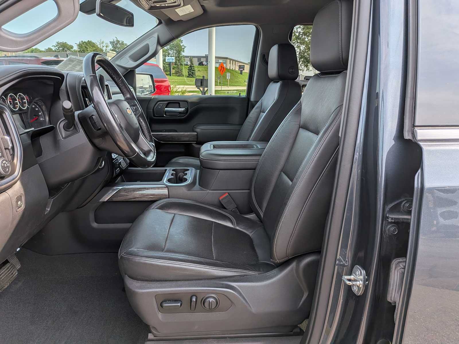 Used 2020 Chevrolet Silverado 1500 LTZ w/ LTZ Plus Package AWD/4WD image 15