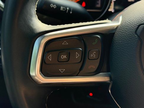 Used 2019 Jeep Wrangler Unlimited Sahara w/ Uconnect 4C Nav & Sound Group AWD/4WD image 15