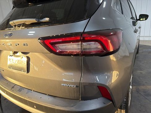 Used 2025 Ford Escape Platinum w/ Premium Technology Package image 16