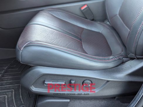 Used 2025 Honda Pilot Black Edition image 30