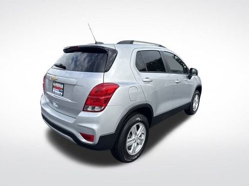 Used 2022 Chevrolet Trax LT w/ LT Convenience Package image 5