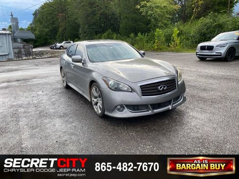 Used 2011 INFINITI M56 w/ Sport Pkg RWD image 3