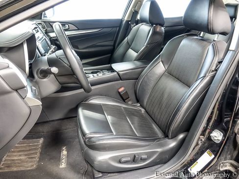 Used 2023 Nissan Maxima SV w/ Floor Mat Group FWD image 9