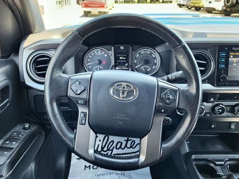 Used 2016 Toyota Tacoma TRD Sport w/ Towing Package AWD/4WD image 20