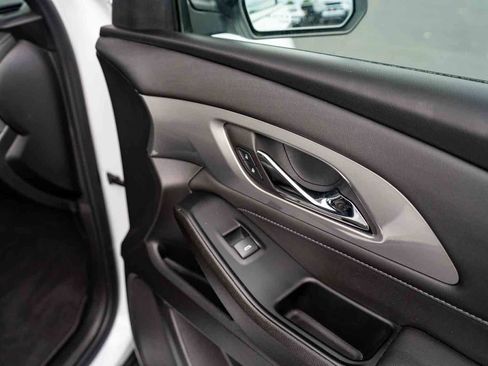 Certified 2023 Chevrolet Traverse LT FWD image 30