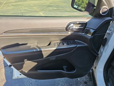Used 2019 Jeep Grand Cherokee Trailhawk AWD/4WD image 18