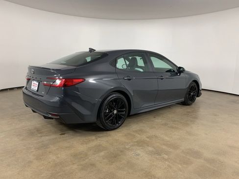 Used 2025 Toyota Camry SE image 8