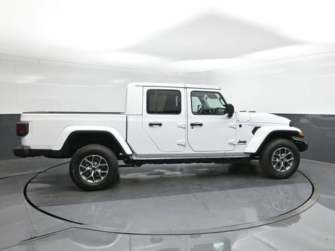 New 2026 Jeep Gladiator Sport AWD/4WD image 11