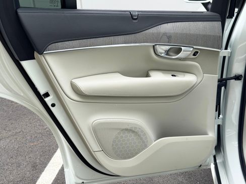 Used 2024 Volvo XC90 T8 Ultimate w/ Lounge Package image 46