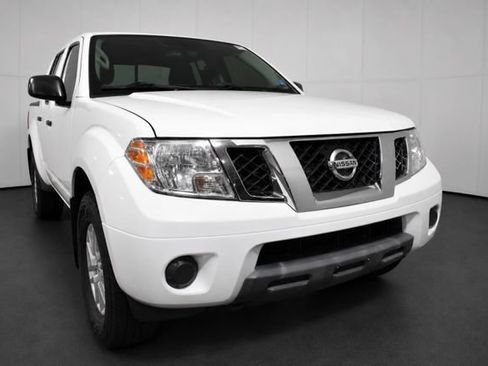Used 2019 Nissan Frontier SV AWD/4WD image 3