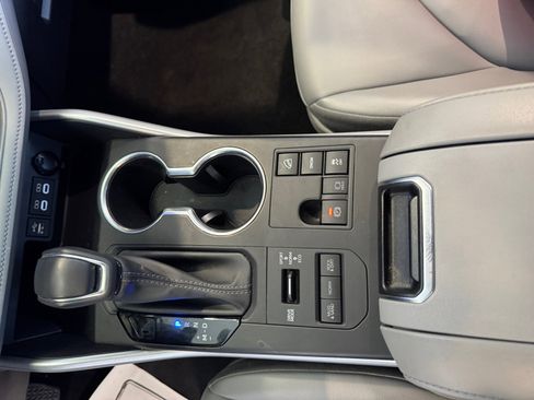 Used 2023 Toyota Highlander XLE image 15