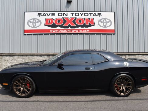 Used 2010 Dodge Challenger SRT8 w/ SRT Option Group II RWD image 4