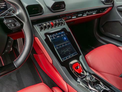 Used 2020 Lamborghini Huracan EVO image 13