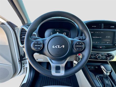 Used 2023 Kia Soul LX image 11