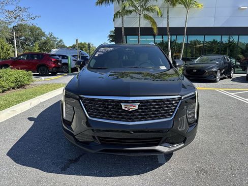 Used 2024 Cadillac XT4 Premium Luxury FWD image 8