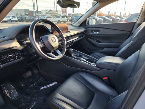 Used 2024 Honda Accord Touring image 9