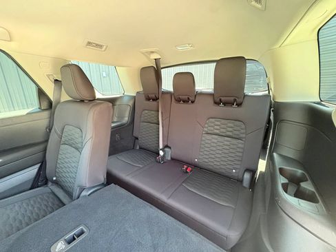 Used 2025 Nissan Pathfinder SV FWD image 16