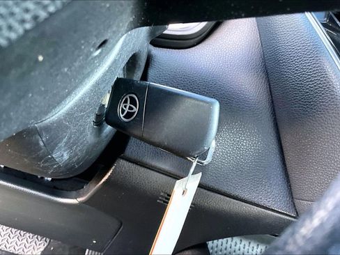 Used 2025 Toyota Corolla LE image 30