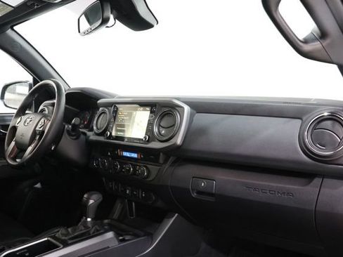Used 2020 Toyota Tacoma TRD Sport w/ TRD Premium Sport Package AWD/4WD image 15