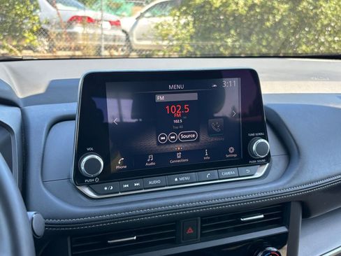 Used 2025 Nissan Rogue SV FWD image 20