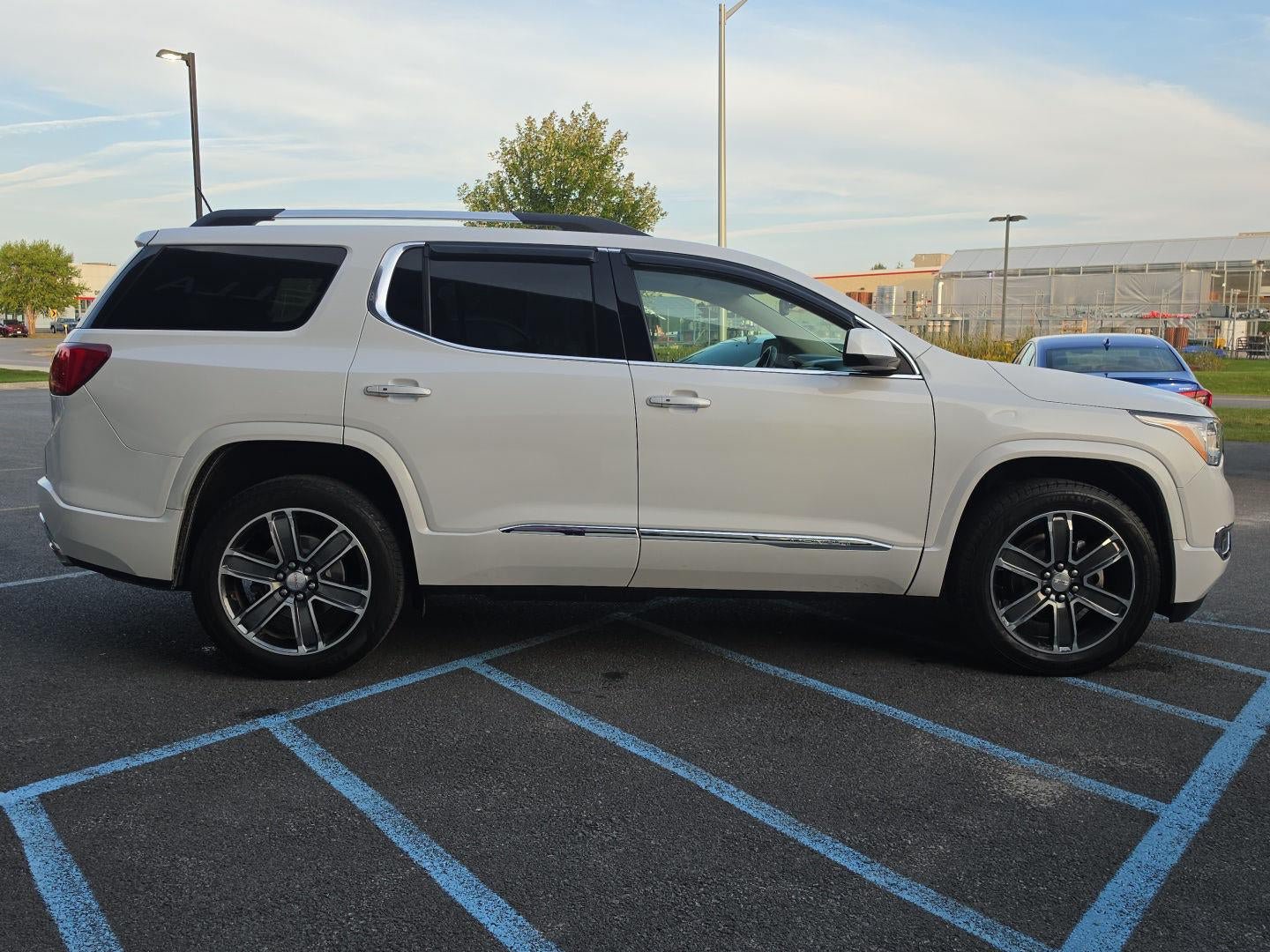 Used 2019 GMC Acadia Denali w/ Technology Package AWD/4WD image 14