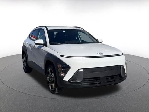 Used 2025 Hyundai Kona SEL image 3