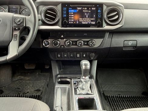 Used 2019 Toyota Tacoma TRD Sport w/ Technology Package image 13