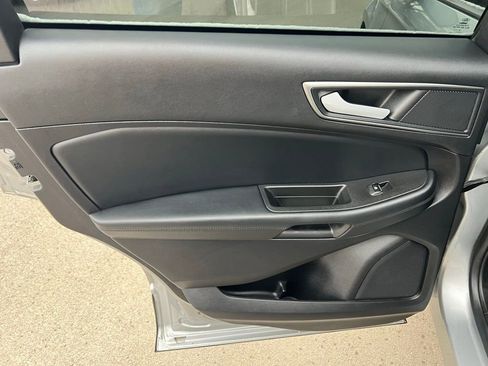 Used 2021 Ford Edge SE image 19