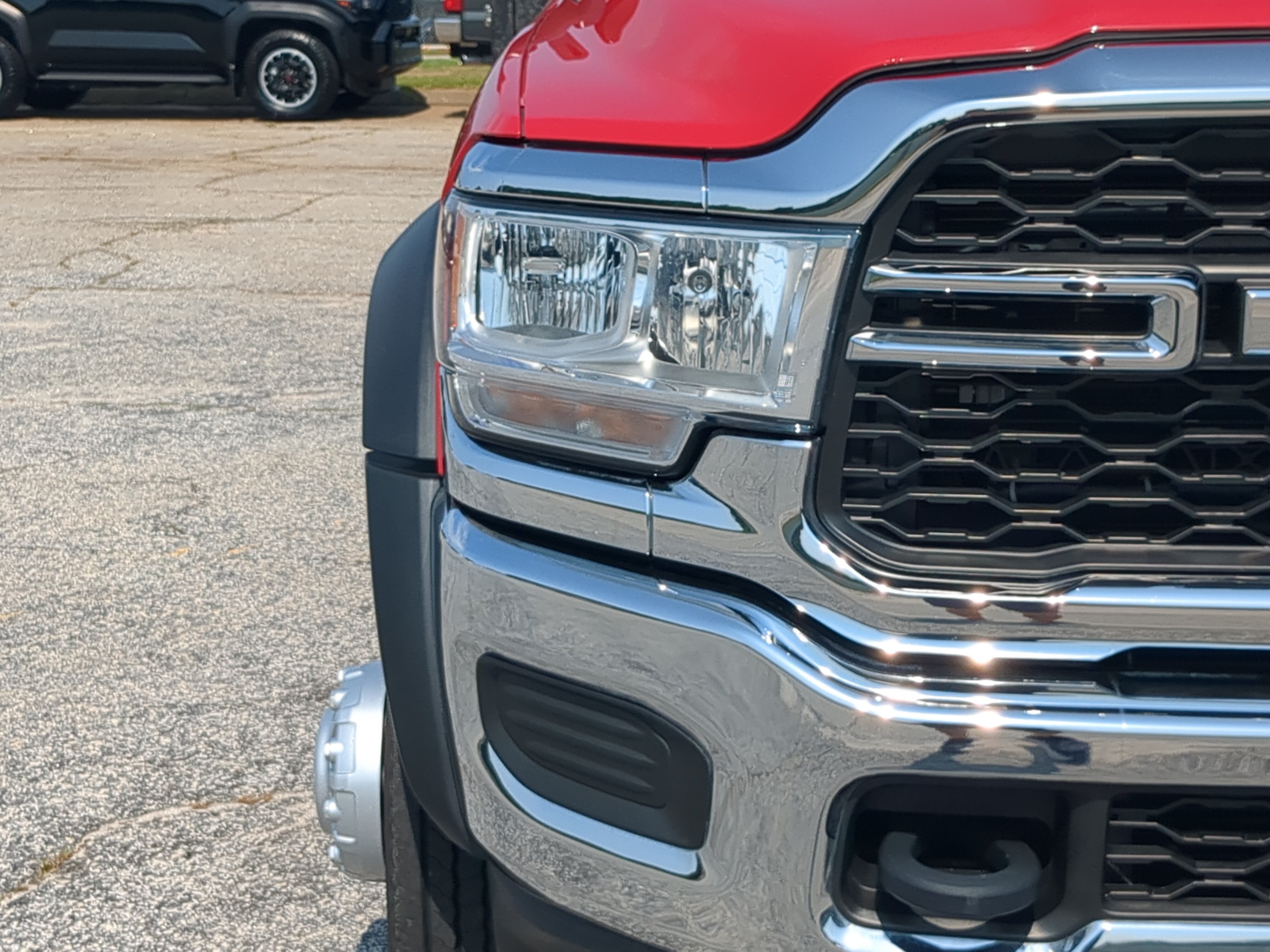 Used 2022 RAM 5500 Tradesman w/ Chrome Appearance Group RWD image 8