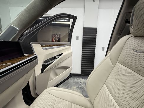 Used 2025 Cadillac Escalade ESV Sport Platinum image 30