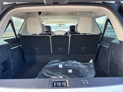New 2026 Lincoln Navigator L Premier AWD/4WD image 9
