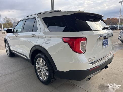 Certified 2022 Ford Explorer Limited w/ Equipment Group 301A image 5