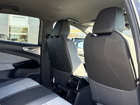 New 2025 Volkswagen ID.4 Pro image 17