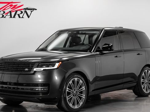 Used 2024 Land Rover Range Rover SE image 1