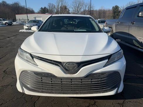 Used 2018 Toyota Camry LE image 2