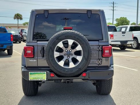 Used 2021 Jeep Wrangler Unlimited Sahara AWD/4WD image 5