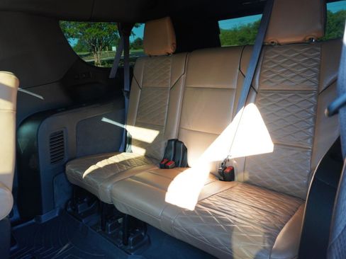 Used 2021 Cadillac Escalade ESV Sport w/ Driver Assist Tech Package image 28