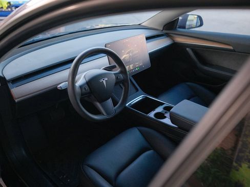 Used 2023 Tesla Model 3 Standard Range RWD image 10