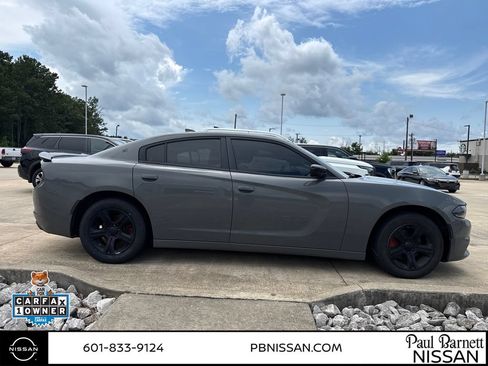 Used 2023 Dodge Charger SXT RWD image 3