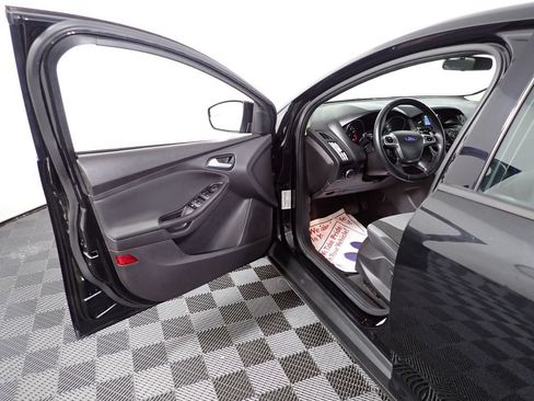 Used 2014 Ford Focus SE w/ SE Sport Package FWD image 18