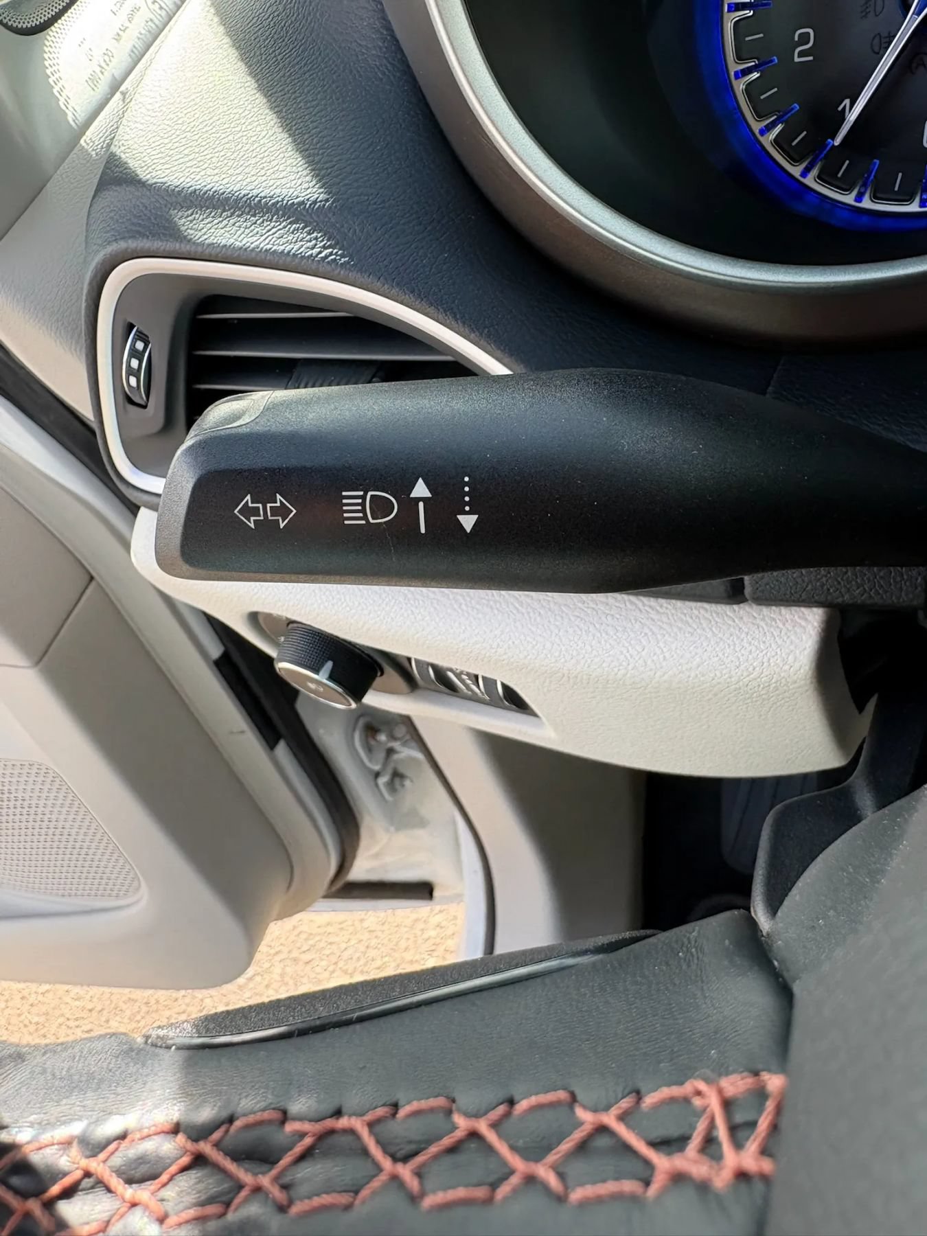 Used 2018 Chrysler Pacifica Touring-L FWD image 17
