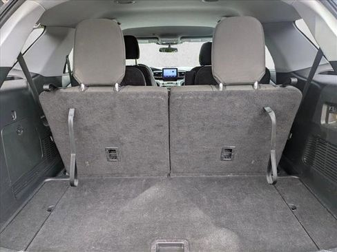 Used 2022 Ford Explorer XLT RWD image 6