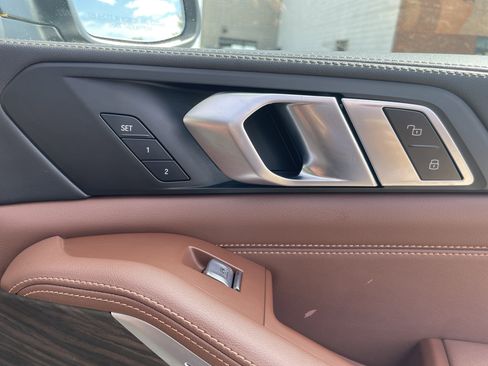 Used 2023 BMW X7 xDrive40i w/ Parking Assistance Package image 11