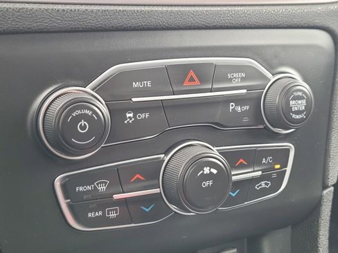 Used 2023 Dodge Charger SXT image 17