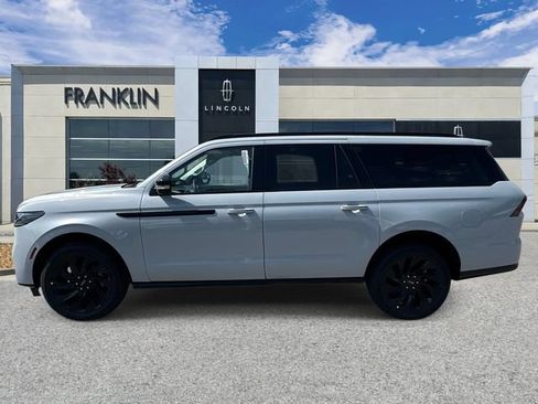 New 2026 Lincoln Navigator L Reserve w/ Jet Appearance Package AWD/4WD image 4