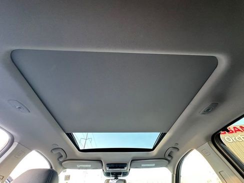 Used 2024 Nissan Rogue SL w/ SL Premium Package image 11