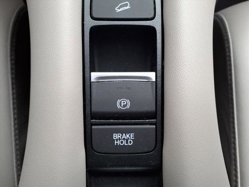 Certified 2025 Honda HR-V EX-L image 28