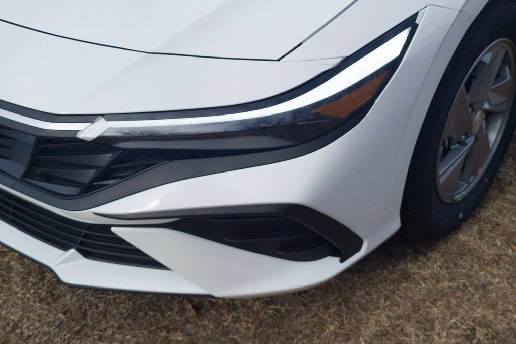 New 2026 Hyundai Elantra SE FWD image 9
