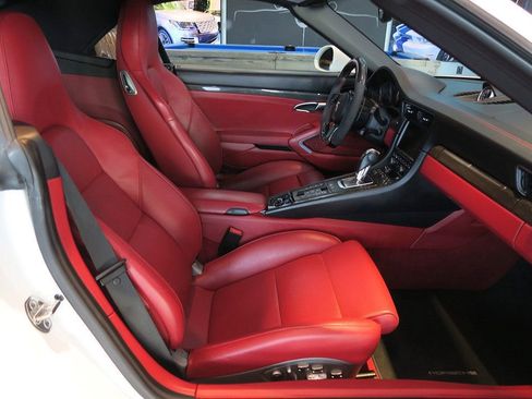 Used 2015 Porsche 911 Turbo S image 29